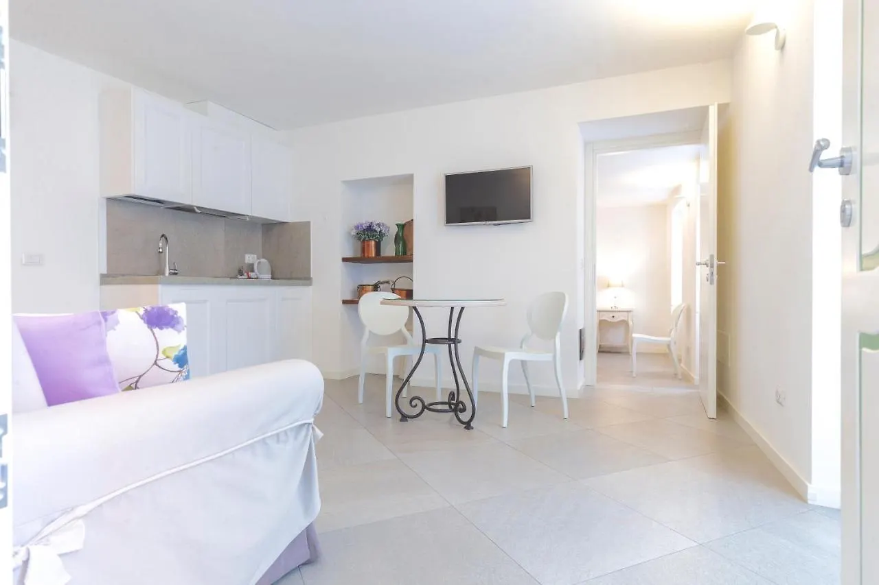 מלון ורנה Casa Contrada Bella בית הארחה