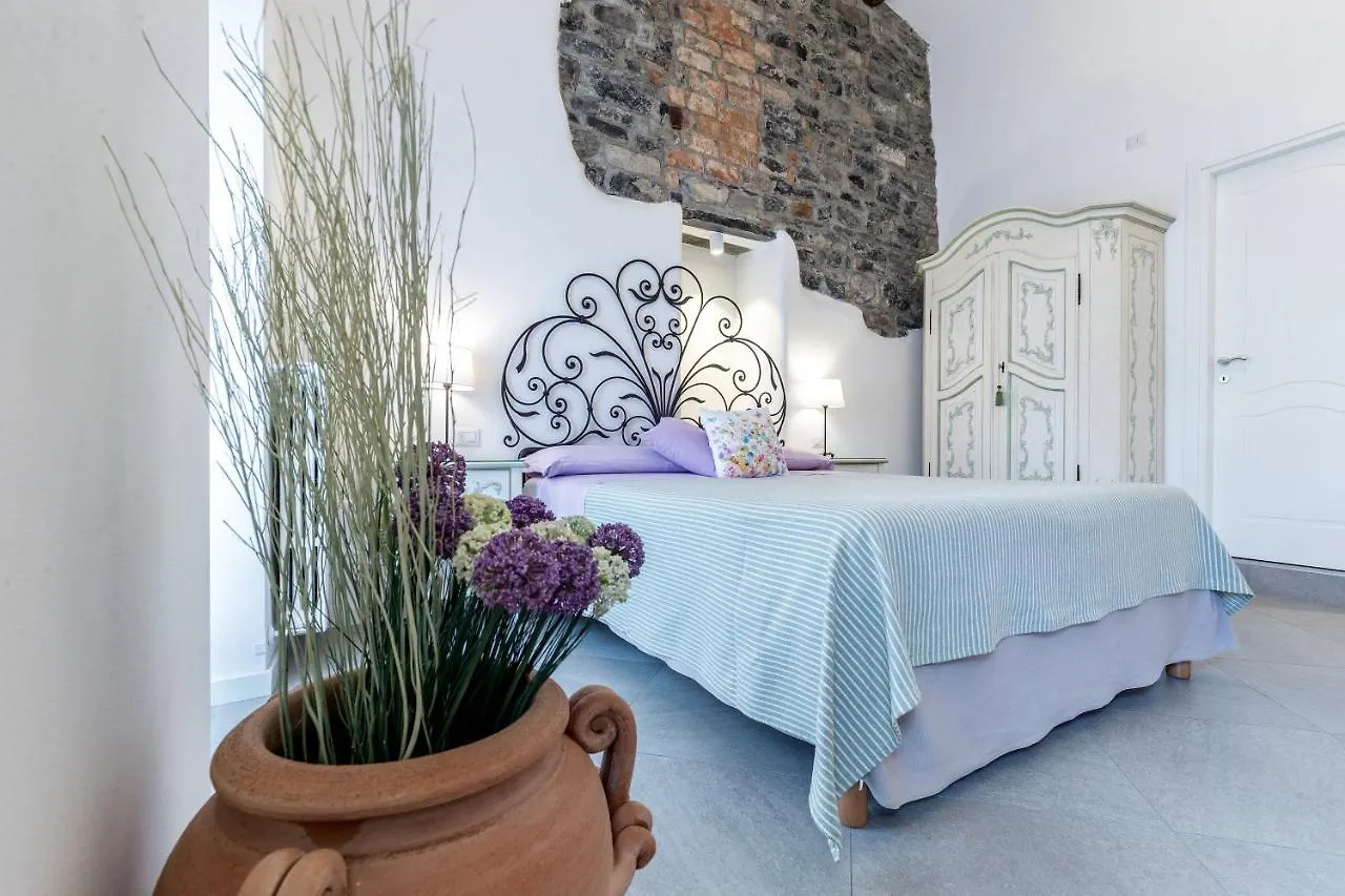 מלון ורנה Casa Contrada Bella בית הארחה